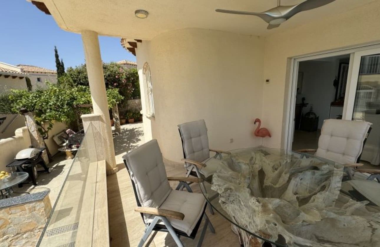 3 soveværelse Villa til salg i Orihuela Costa med swimmingpool - € 579.995 (Ref: 9838996)