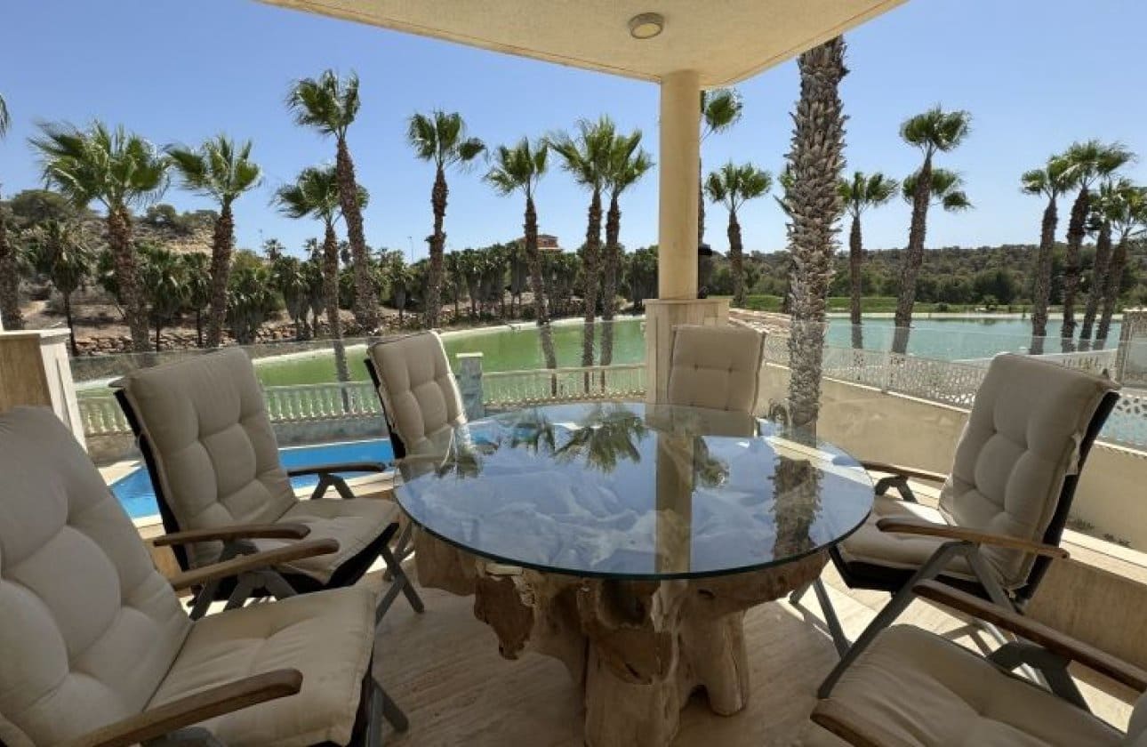 3 soveværelse Villa til salg i Orihuela Costa med swimmingpool - € 579.995 (Ref: 9838996)