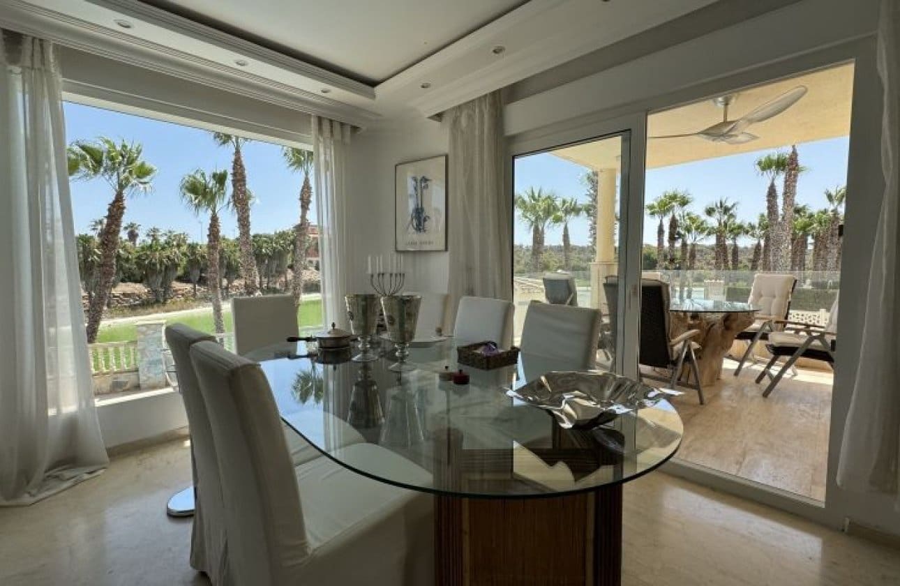 3 soveværelse Villa til salg i Orihuela Costa med swimmingpool - € 579.995 (Ref: 9838996)