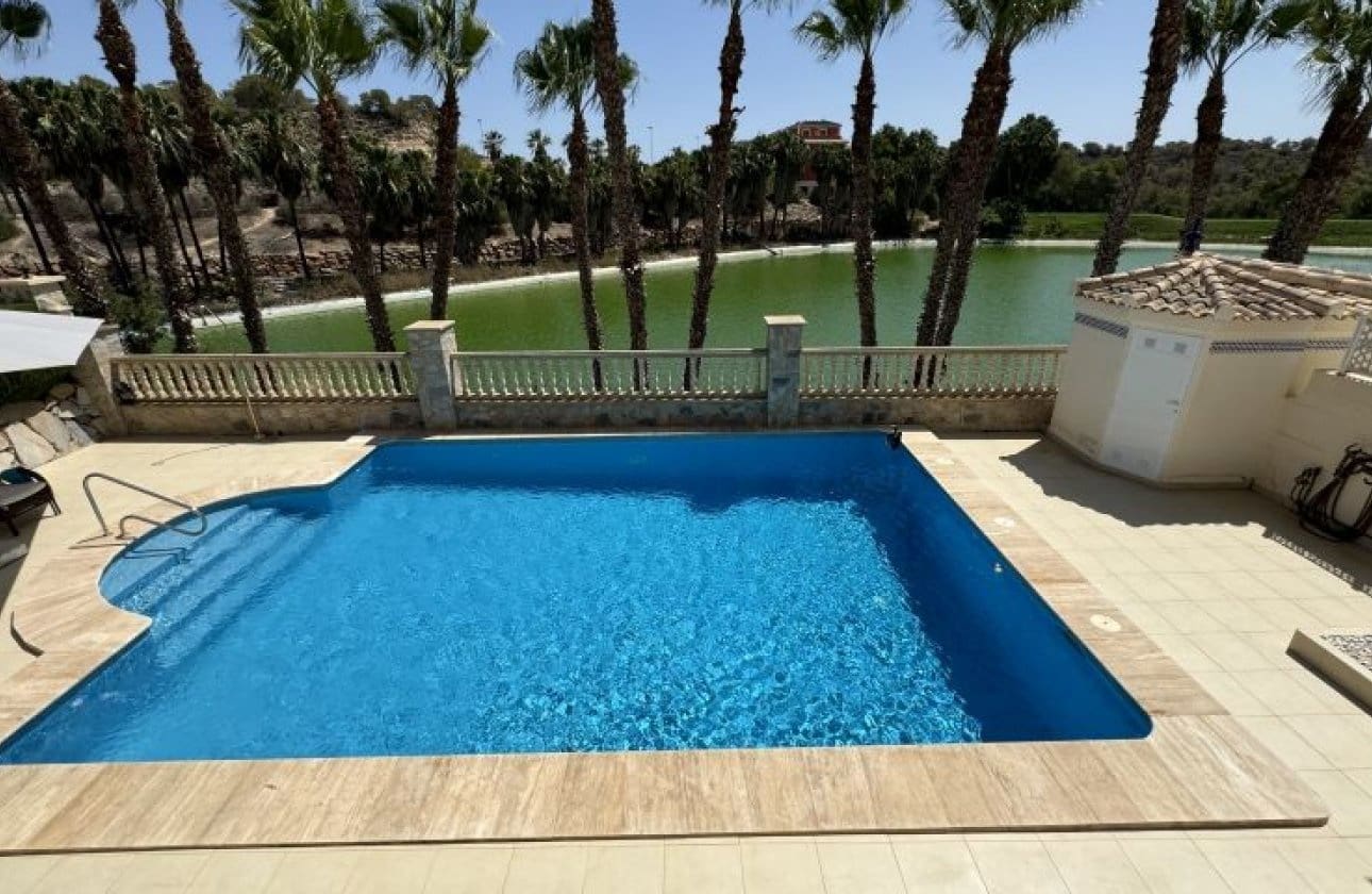 3 soveværelse Villa til salg i Orihuela Costa med swimmingpool - € 579.995 (Ref: 9838996)