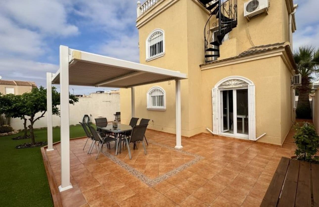 4 bedroom Villa for sale in Torrevieja - € 398,995 (Ref: 9839000)