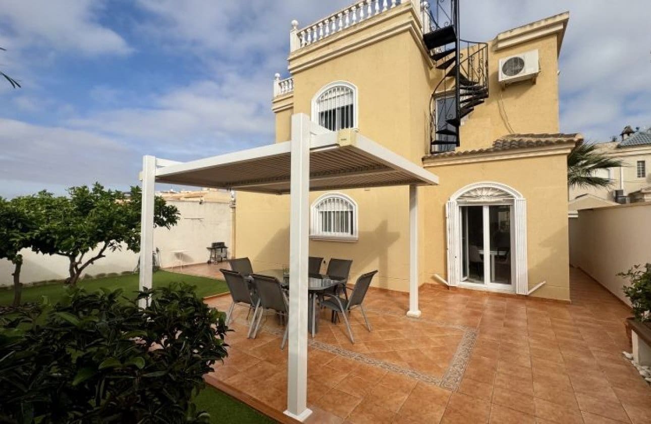 4 bedroom Villa for sale in Torrevieja - € 398,995 (Ref: 9839000)