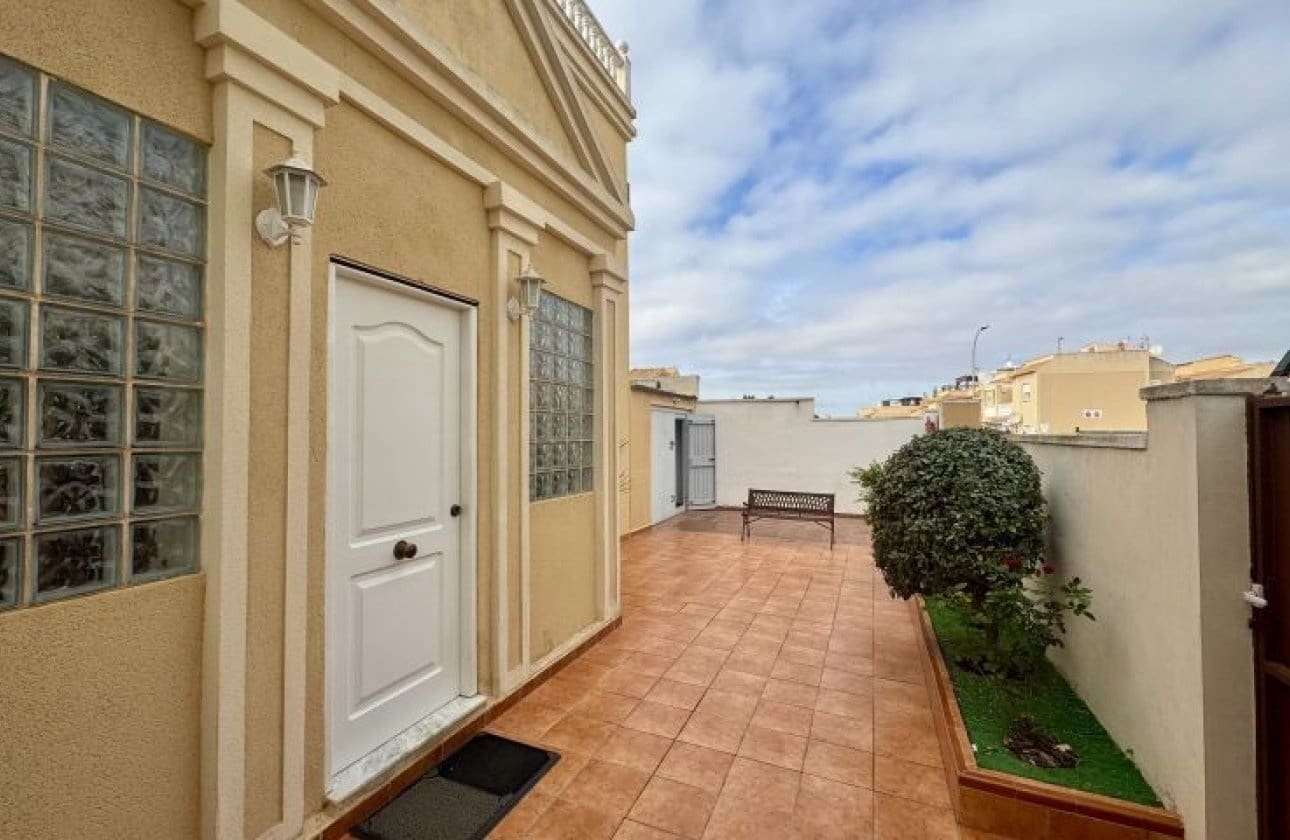 4 bedroom Villa for sale in Torrevieja - € 398,995 (Ref: 9839000)