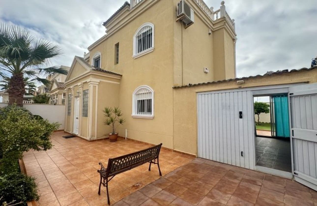 4 bedroom Villa for sale in Torrevieja - € 398,995 (Ref: 9839000)