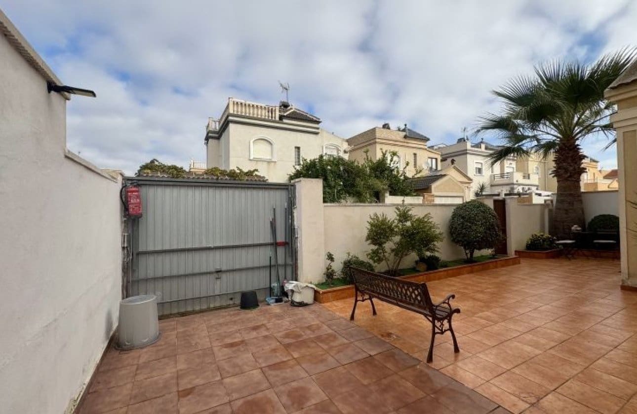 4 bedroom Villa for sale in Torrevieja - € 398,995 (Ref: 9839000)