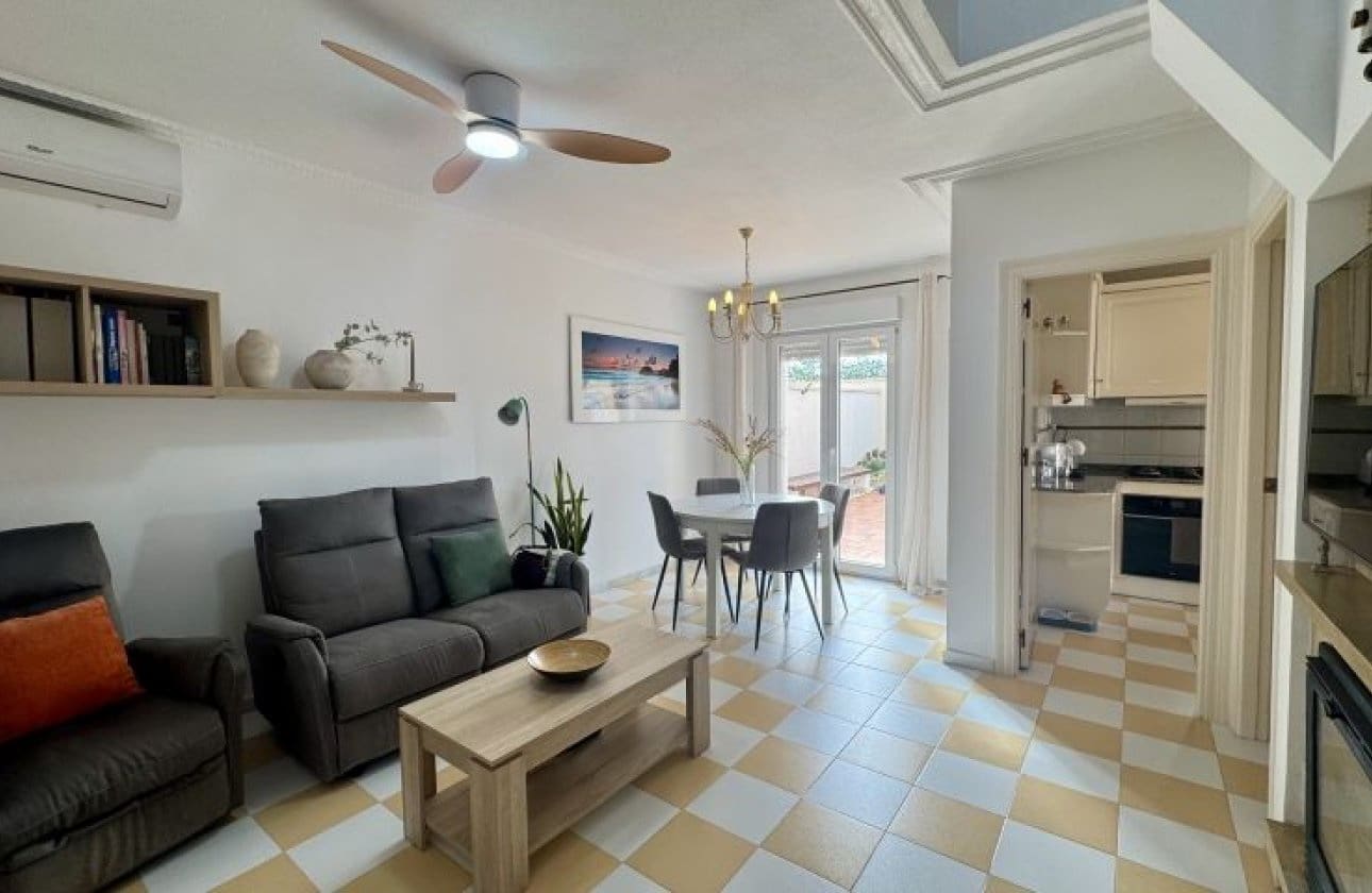 4 bedroom Villa for sale in Torrevieja - € 398,995 (Ref: 9839000)
