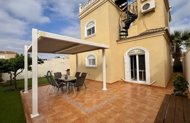 Chalet de 4 habitaciones en Aguas Nuevas, Torrevieja en venta - 398.995 € (Ref: 9839000)