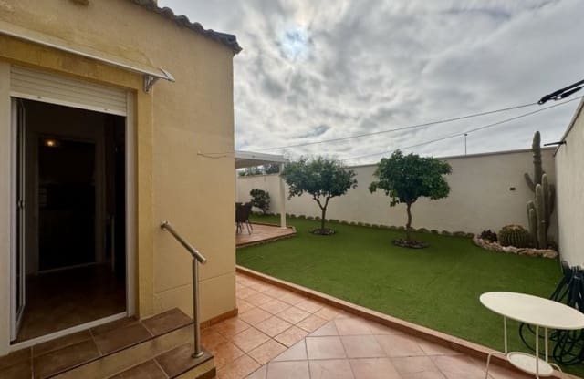 Chalet de 4 habitaciones en Aguas Nuevas, Torrevieja en venta - 398.995 € (Ref: 9839000)