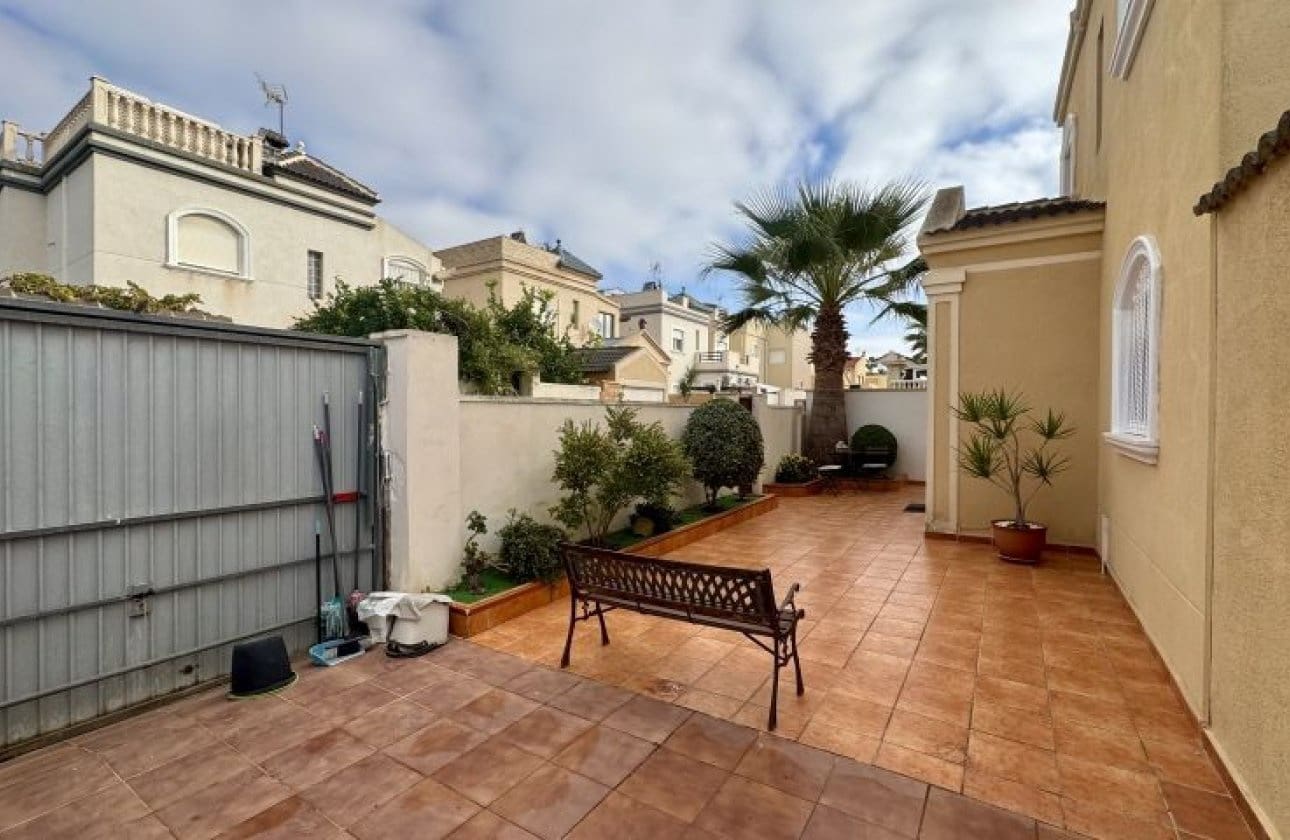 4 bedroom Villa for sale in Torrevieja - € 398,995 (Ref: 9839000)