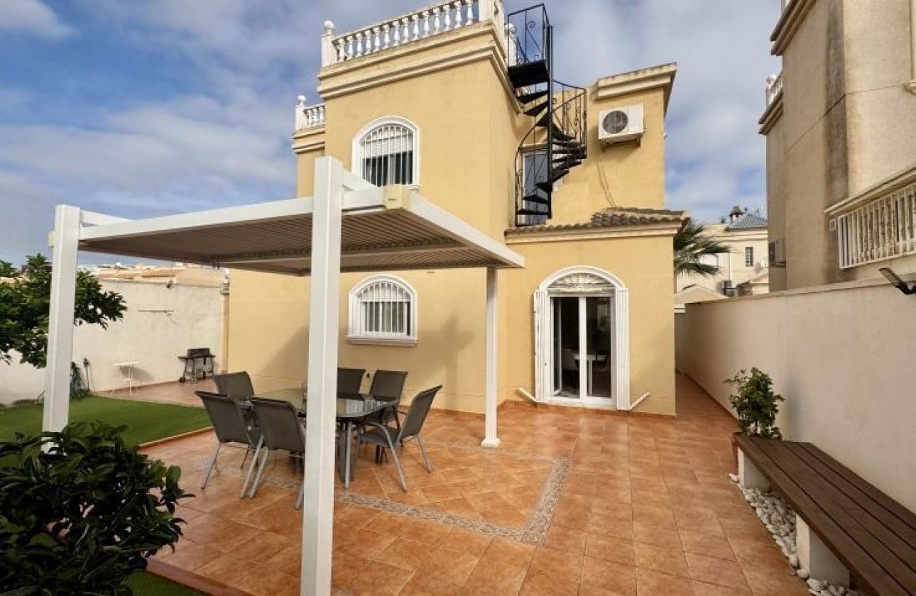 4 bedroom Villa for sale in Torrevieja - € 398,995 (Ref: 9839000)