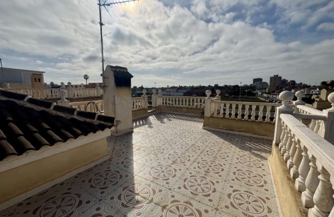 4 bedroom Villa for sale in Torrevieja - € 398,995 (Ref: 9839000)