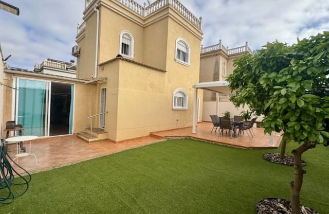 Chalet de 4 habitaciones en Aguas Nuevas, Torrevieja en venta - 398.995 € (Ref: 9839000)