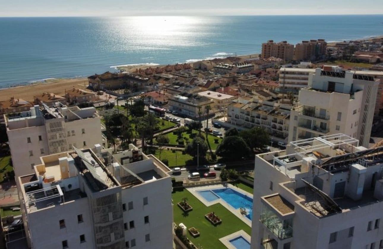 2 chambre Appartement de Plage à vendre à Torrevieja avec piscine - 345 995 € (Ref: 9839001)