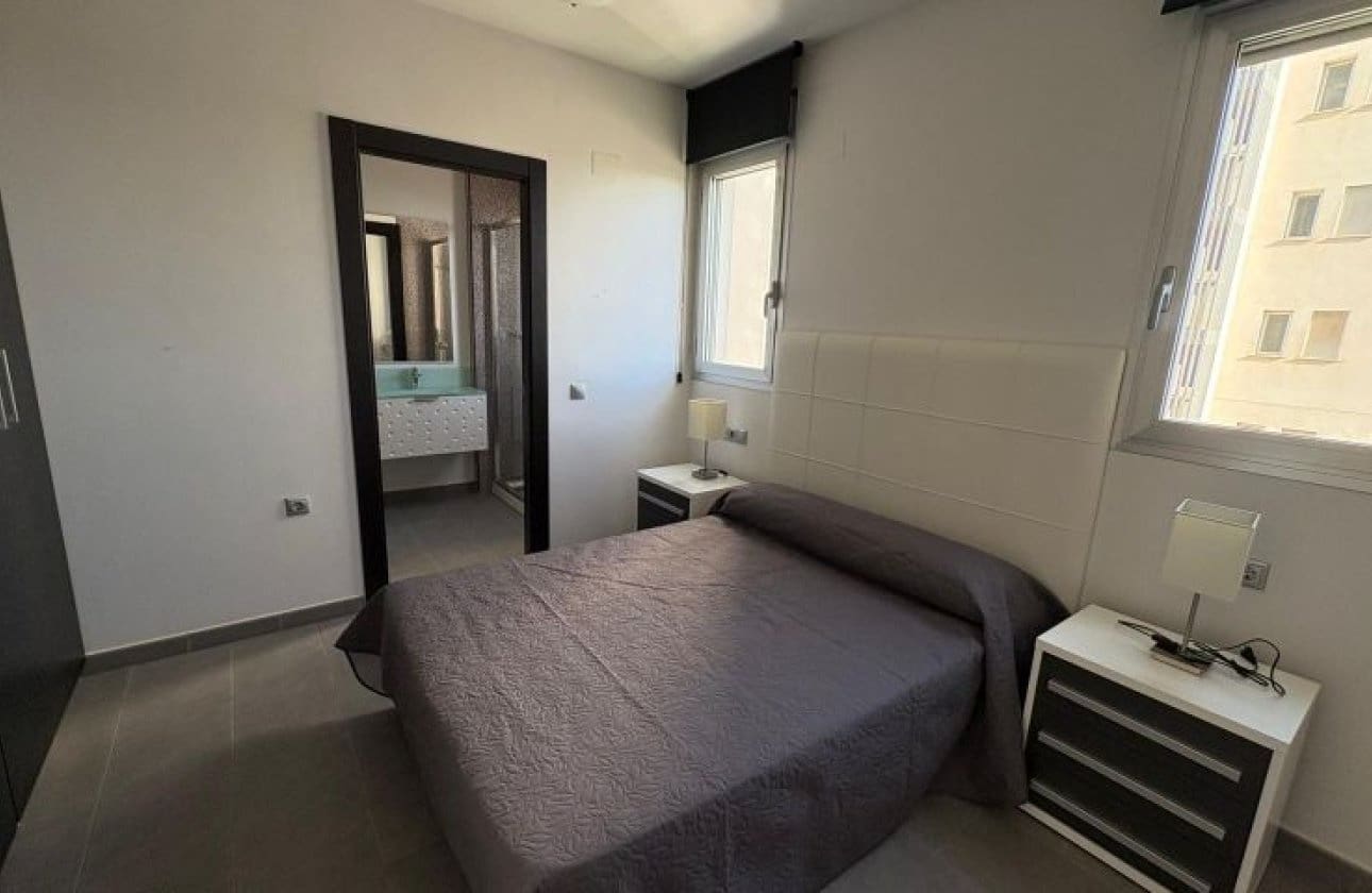 2 chambre Appartement de Plage à vendre à Torrevieja avec piscine - 345 995 € (Ref: 9839001)