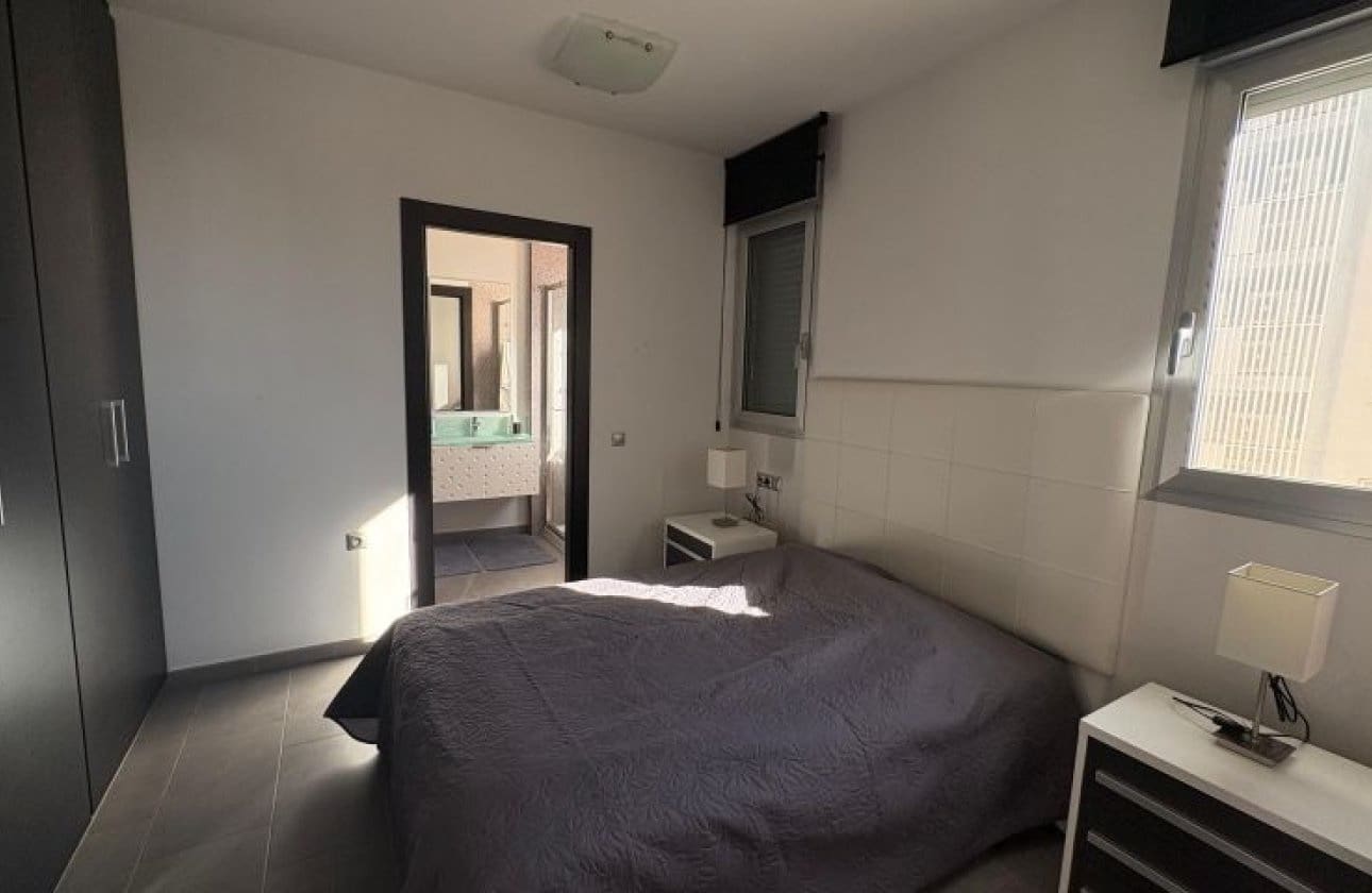 2 chambre Appartement de Plage à vendre à Torrevieja avec piscine - 345 995 € (Ref: 9839001)