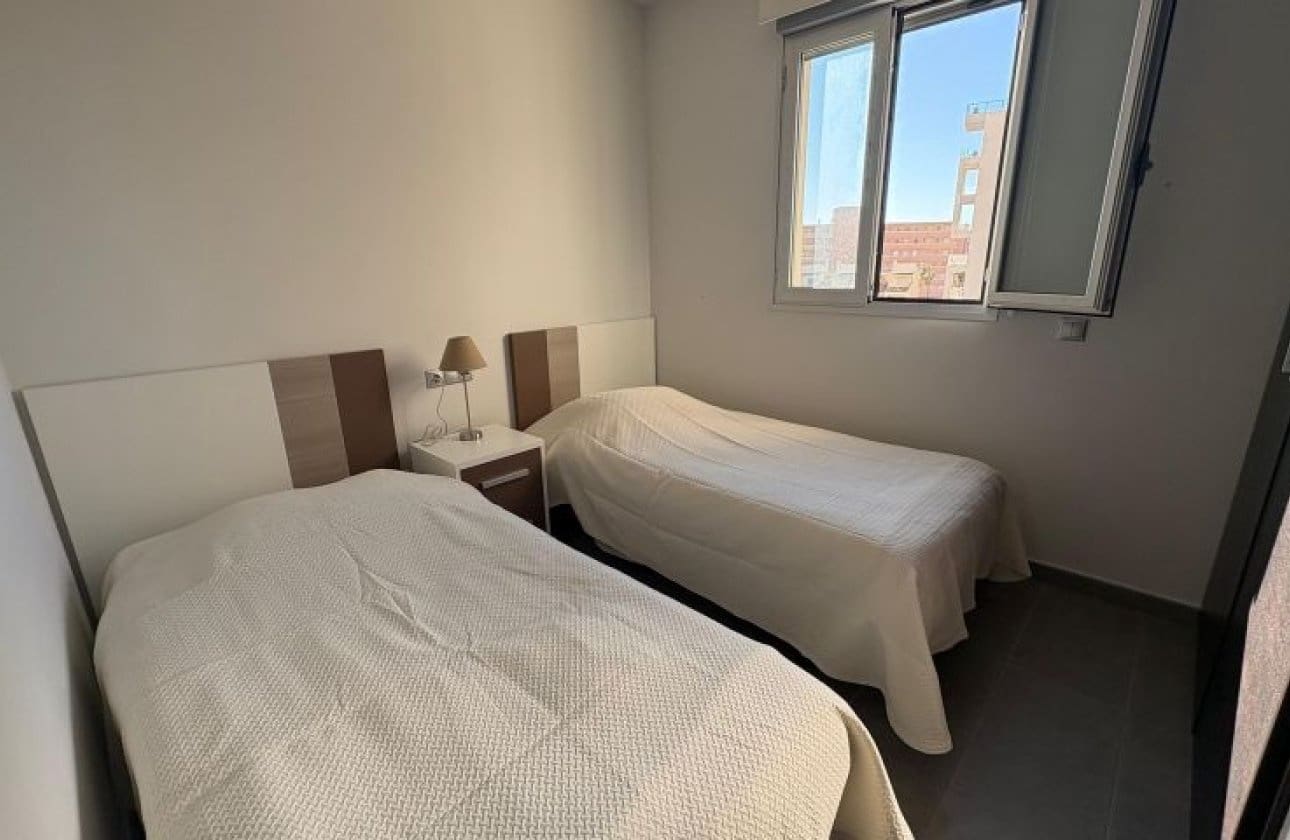 2 chambre Appartement de Plage à vendre à Torrevieja avec piscine - 345 995 € (Ref: 9839001)