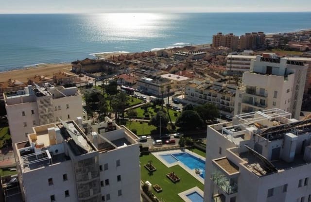 2 camera da letto Appartamento sulla Spiaggia in vendita in Torrevieja con piscina - 345.995 € (Rif: 9839001)