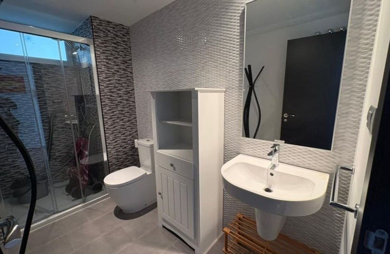 2 chambre Appartement de Plage à vendre à Torrevieja avec piscine - 345 995 € (Ref: 9839001)