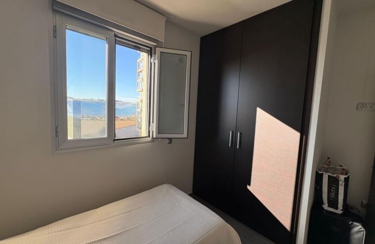 2 chambre Appartement de Plage à vendre à Torrevieja avec piscine - 345 995 € (Ref: 9839001)