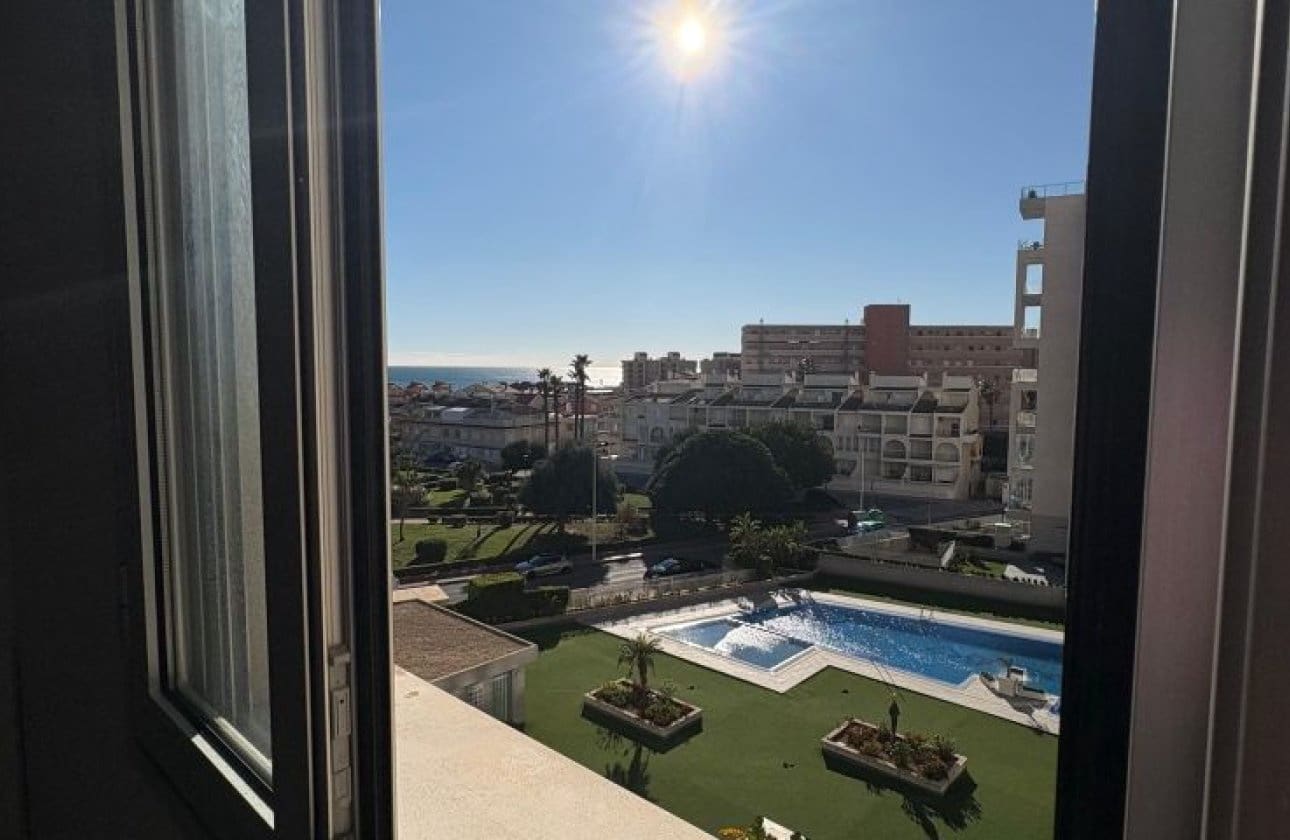 2 chambre Appartement de Plage à vendre à Torrevieja avec piscine - 345 995 € (Ref: 9839001)