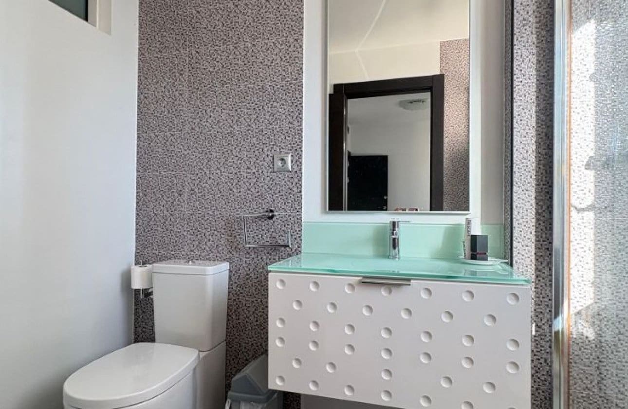 2 chambre Appartement de Plage à vendre à Torrevieja avec piscine - 345 995 € (Ref: 9839001)