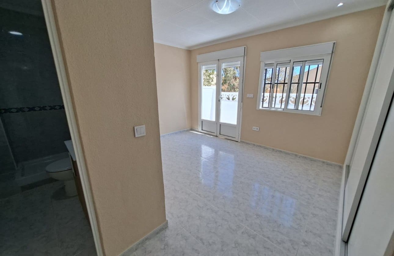 1 bedroom Townhouse for sale in La Marina - € 129,000 (Ref: 9852116)