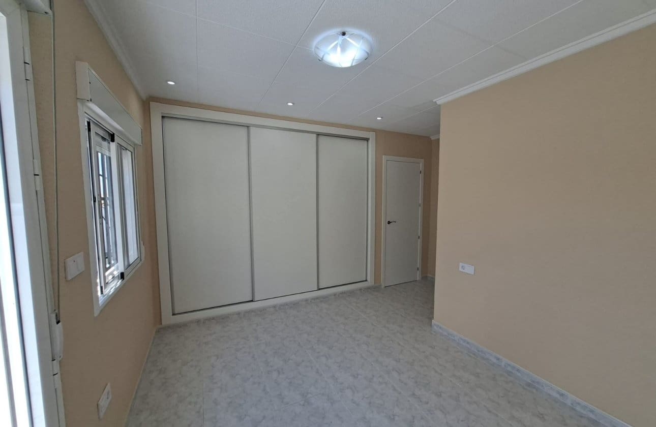 1 bedroom Townhouse for sale in La Marina - € 129,000 (Ref: 9852116)