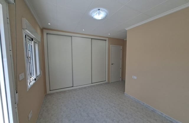 1 soveværelse Byhus til salg i La Marina, Elche / Elx - € 129.000 (Ref: 9852116)