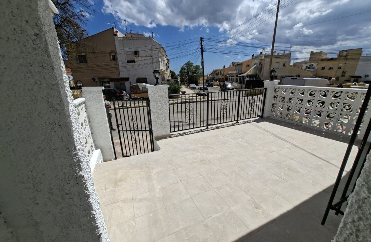1 bedroom Townhouse for sale in La Marina - € 129,000 (Ref: 9852116)