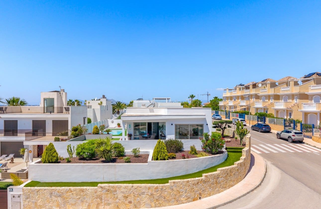 3 soveværelse Villa til salg i La Marina med swimmingpool - € 595.000 (Ref: 9852120)