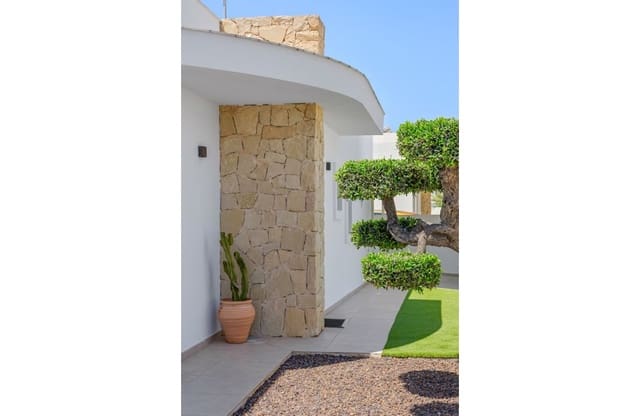 3 soveværelse Villa til salg i La Marina, Elche / Elx med swimmingpool - € 595.000 (Ref: 9852120)