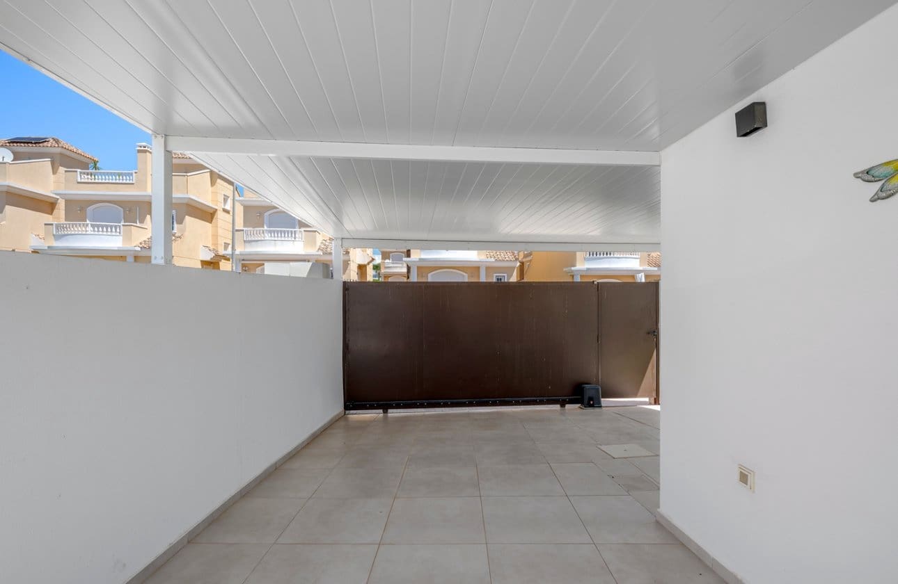 3 soveværelse Villa til salg i La Marina med swimmingpool - € 595.000 (Ref: 9852120)