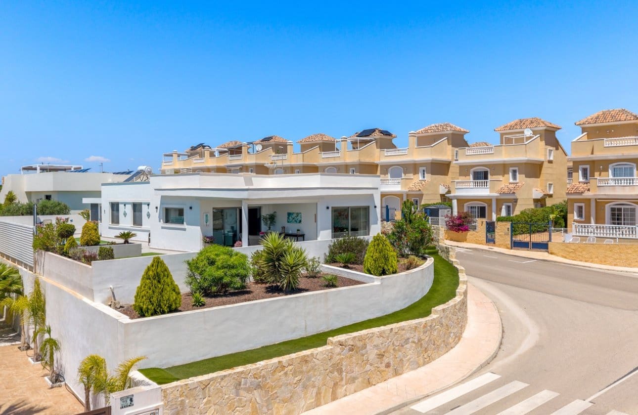 3 soveværelse Villa til salg i La Marina med swimmingpool - € 595.000 (Ref: 9852120)
