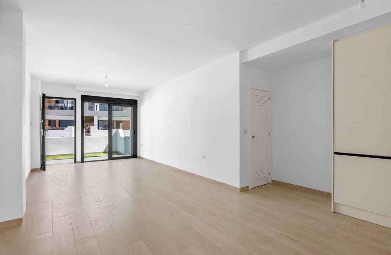 2 slaapkamer Appartement te koop in San Miguel de Salinas met zwembad - € 229.000 (Ref: 9852122)