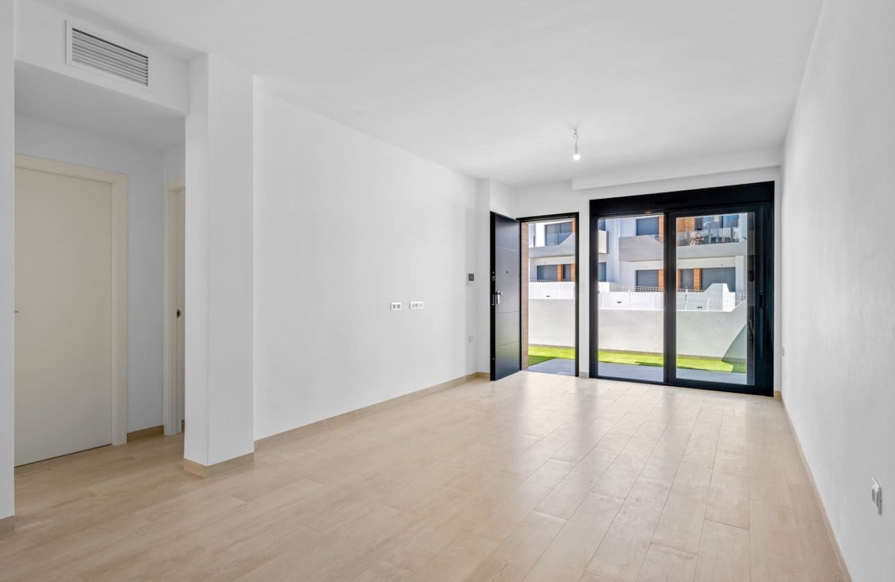 2 slaapkamer Appartement te koop in San Miguel de Salinas met zwembad - € 229.000 (Ref: 9852122)