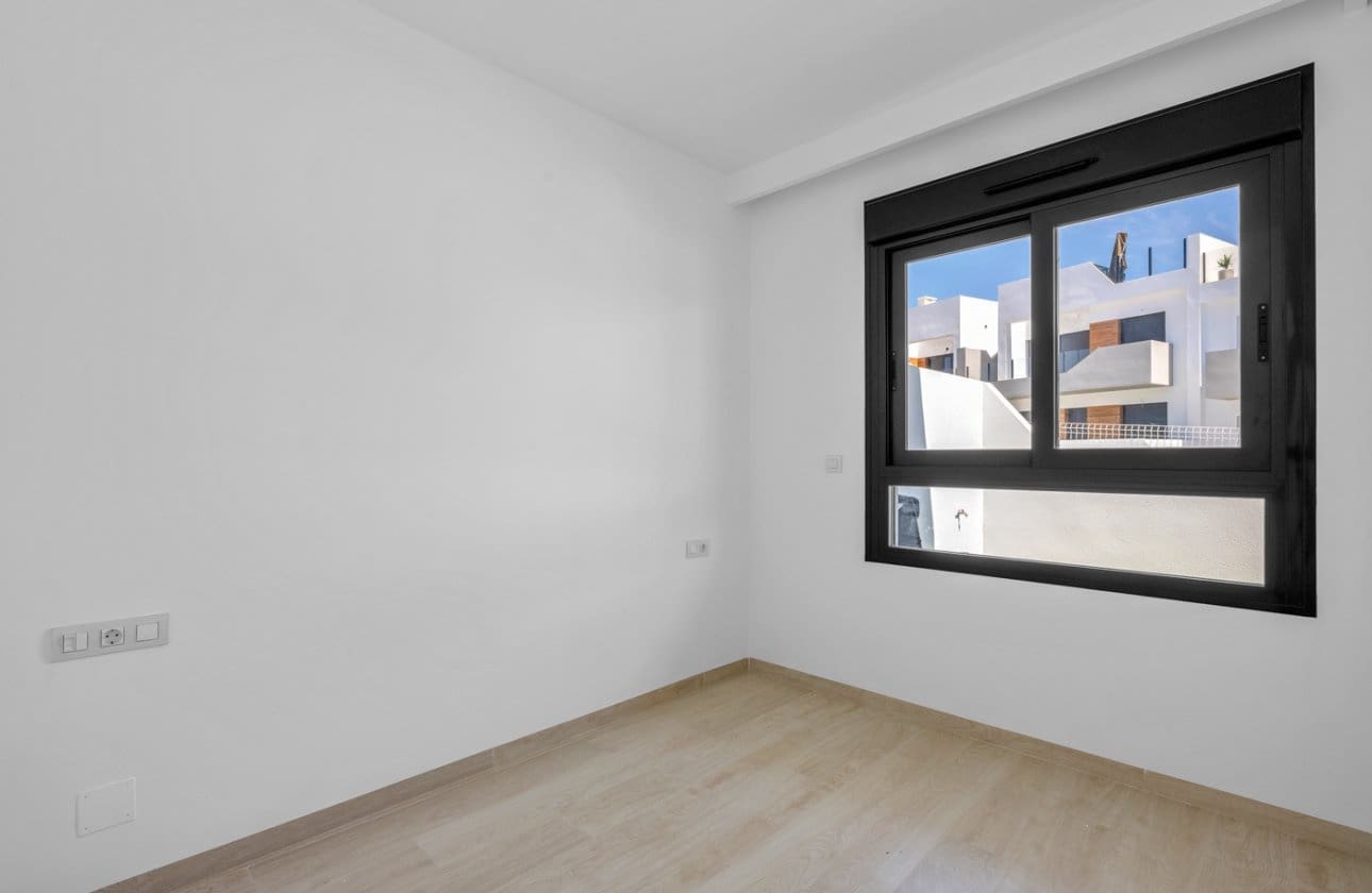 2 slaapkamer Appartement te koop in San Miguel de Salinas met zwembad - € 229.000 (Ref: 9852122)