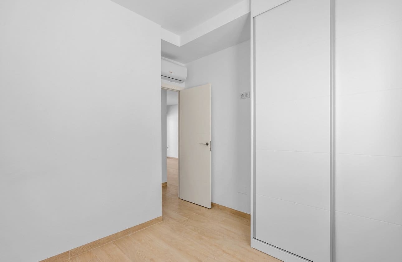 2 slaapkamer Appartement te koop in San Miguel de Salinas met zwembad - € 229.000 (Ref: 9852122)