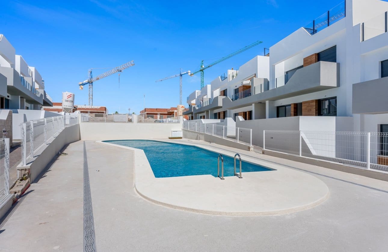 2 slaapkamer Appartement te koop in San Miguel de Salinas met zwembad - € 229.000 (Ref: 9852122)
