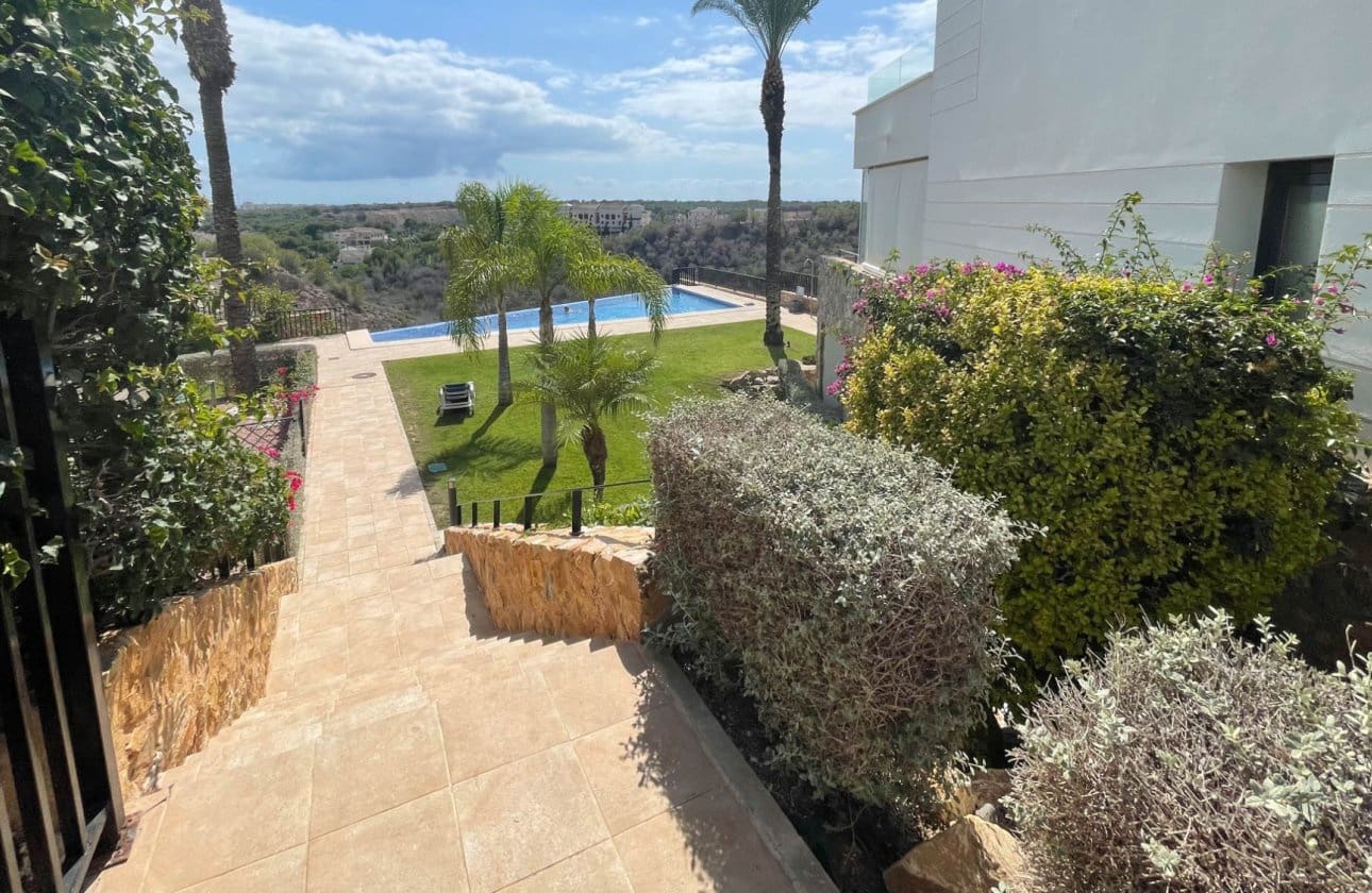 Ático de 3 habitaciones en Orihuela Costa en venta con piscina - 385.000 € (Ref: 9862190)