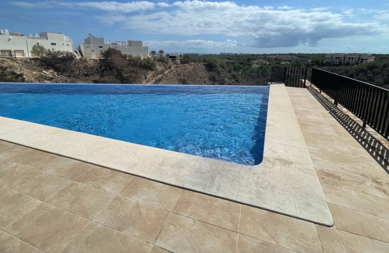 Ático de 3 habitaciones en Orihuela Costa en venta con piscina - 385.000 € (Ref: 9862190)