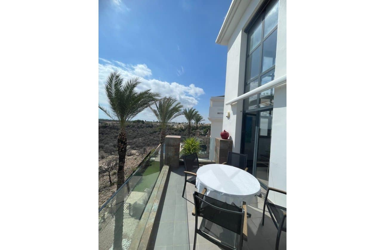 Ático de 3 habitaciones en Orihuela Costa en venta con piscina - 385.000 € (Ref: 9862190)