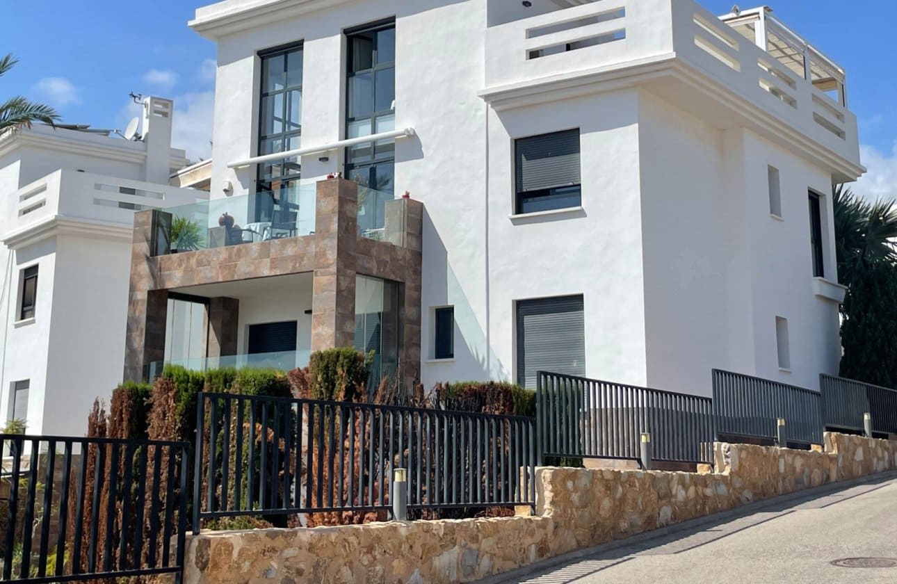 Ático de 3 habitaciones en Orihuela Costa en venta con piscina - 385.000 € (Ref: 9862190)