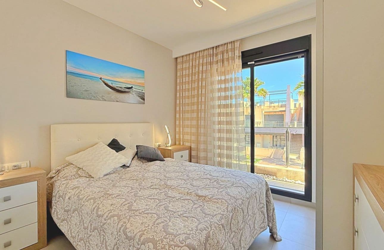 3 bedroom Penthouse for sale in Torre de la Horadada with pool garage - € 365,000 (Ref: 9862191)