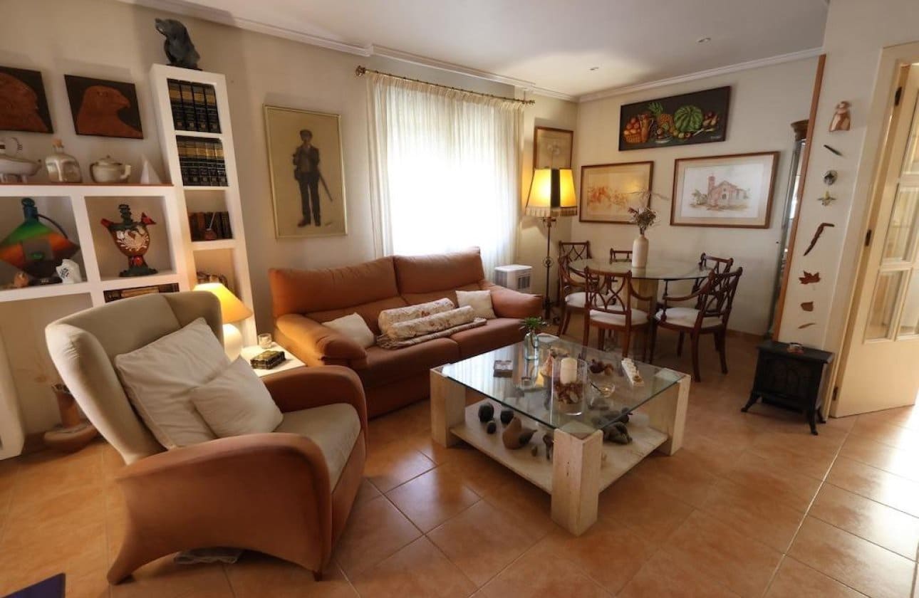 3 soveværelse Villa til salg i Torrevieja med swimmingpool - € 264.900 (Ref: 9868938)