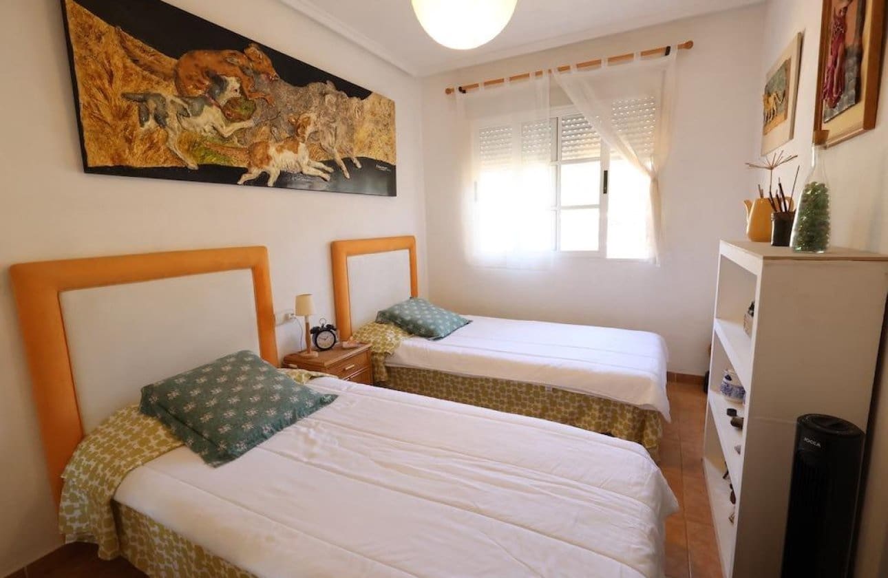 3 soveværelse Villa til salg i Torrevieja med swimmingpool - € 264.900 (Ref: 9868938)