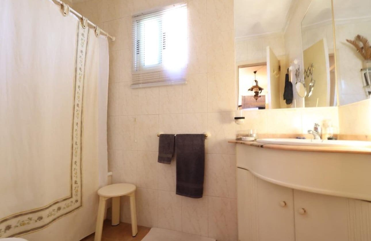 3 soveværelse Villa til salg i Torrevieja med swimmingpool - € 264.900 (Ref: 9868938)