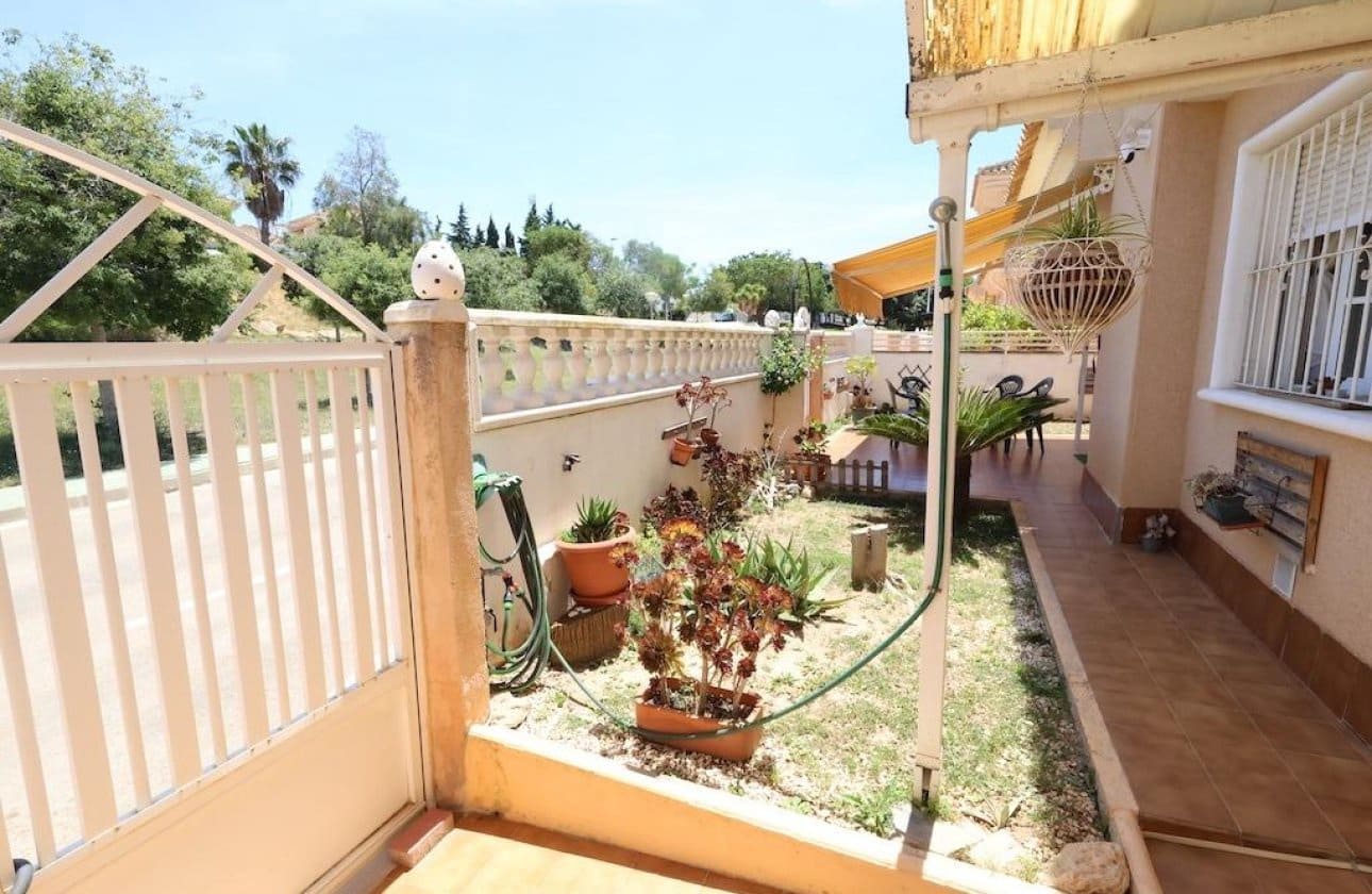 3 soveværelse Villa til salg i Torrevieja med swimmingpool - € 264.900 (Ref: 9868938)