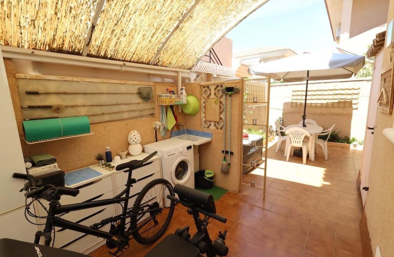 3 soveværelse Villa til salg i Torrevieja med swimmingpool - € 264.900 (Ref: 9868938)