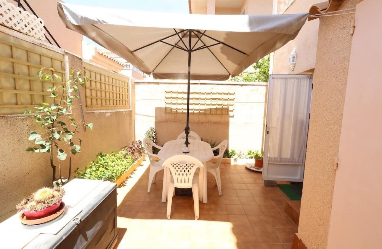 3 soveværelse Villa til salg i Torrevieja med swimmingpool - € 264.900 (Ref: 9868938)