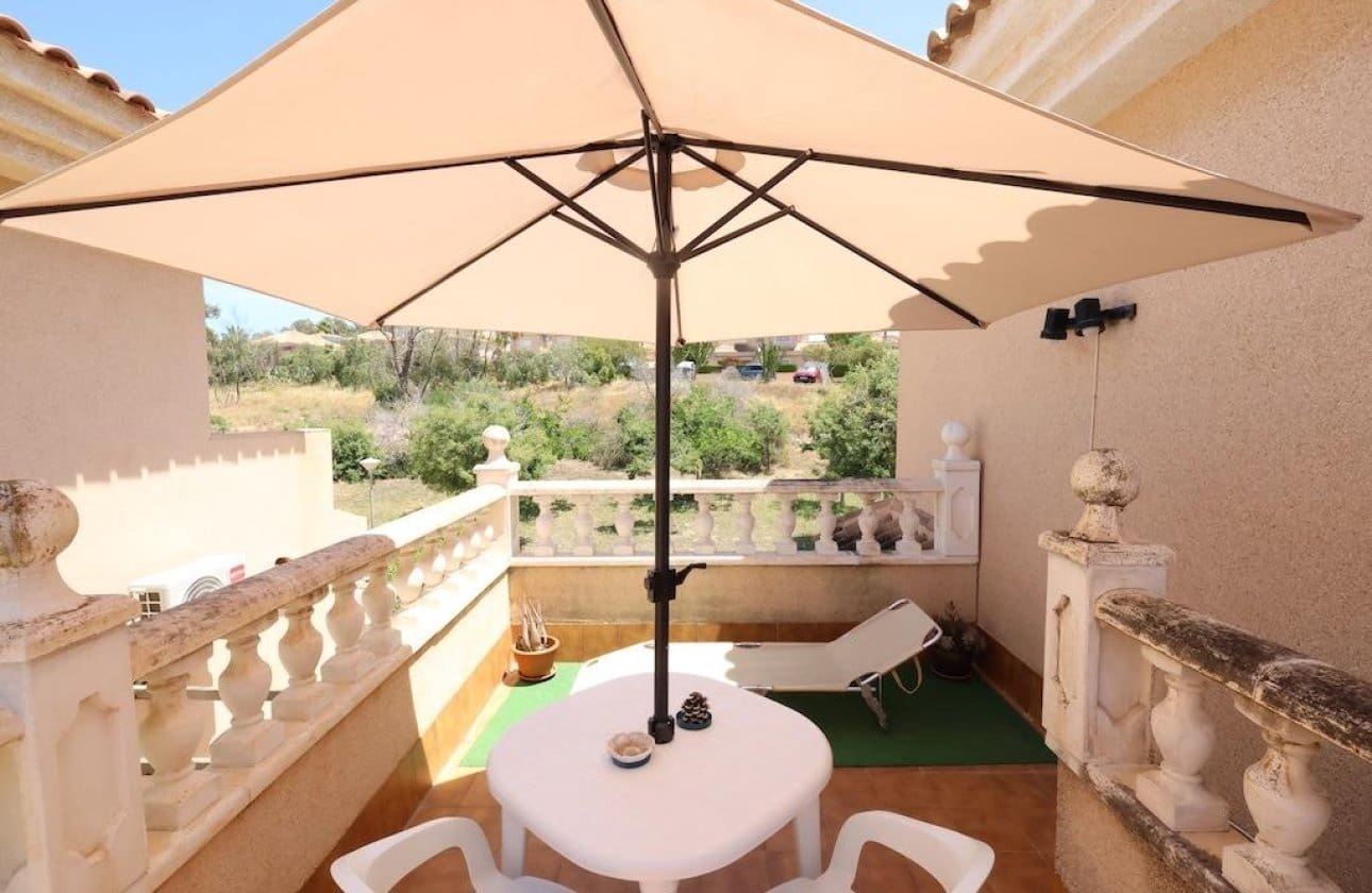 3 soveværelse Villa til salg i Torrevieja med swimmingpool - € 264.900 (Ref: 9868938)